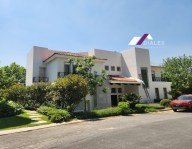 d0c085e5-7398-4873-9590-25280d8c46bc